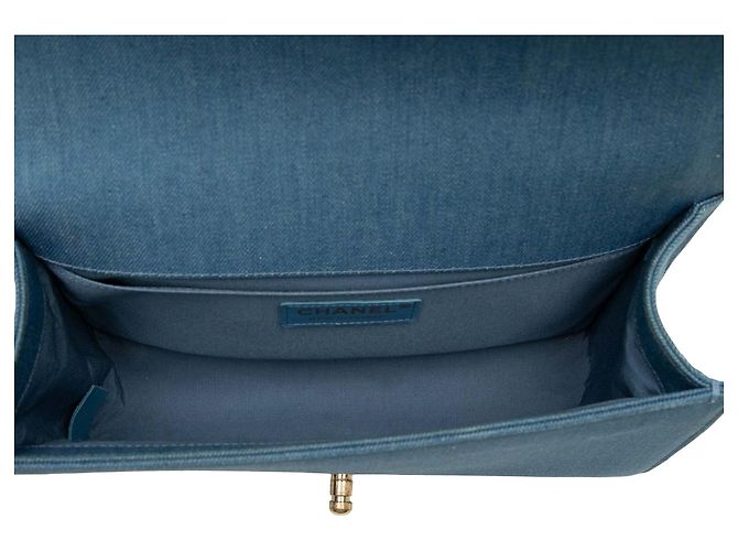 Borsa a tracolla Chanel Old Medium Pleated Denim Boy Flap blu - vista 4