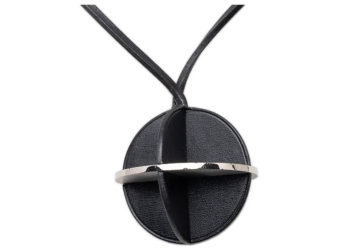 Collier pendentif Zodiac en cuir noir et laiton Hermès - vue 3