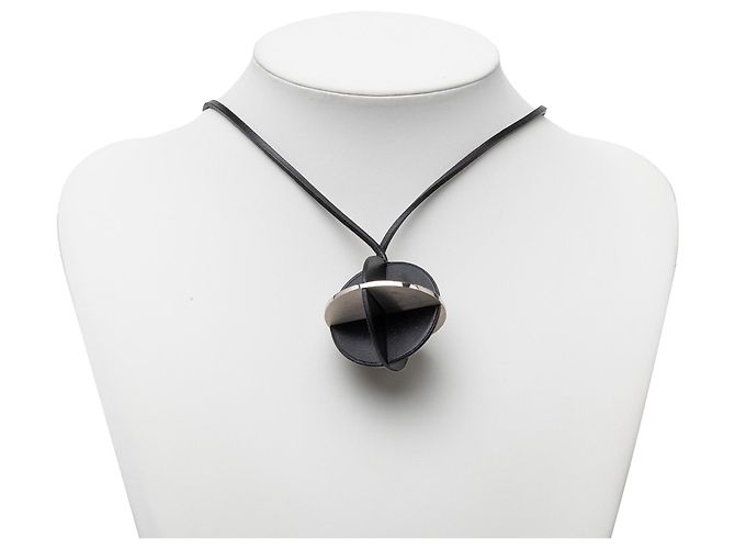 Collier pendentif Zodiac en cuir noir et laiton Hermès - vue 5