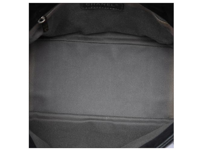 Borsa a tracolla Chanel Glint in pelle di vitello iridescente nera con patta a soffietto Nero - vista 4