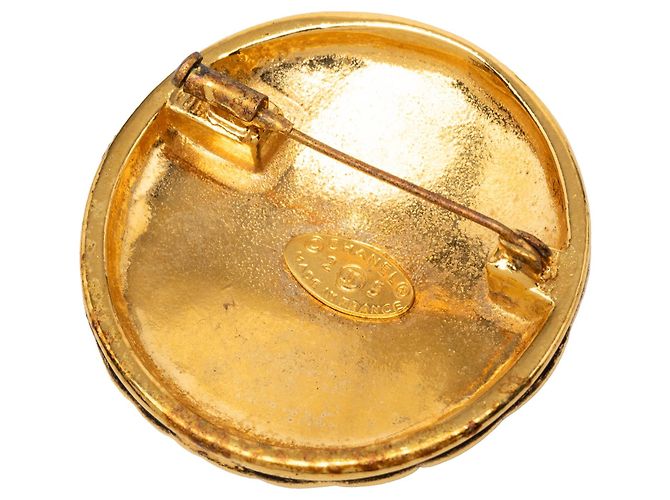 Spilla rotonda trapuntata Chanel CC placcata oro D'oro - vista 2