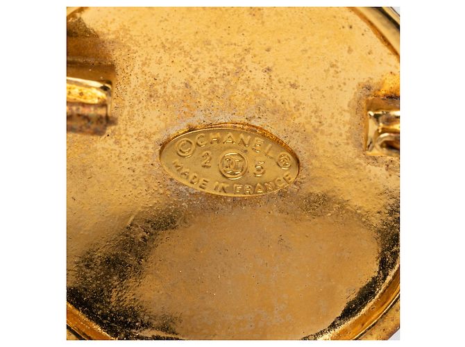 Spilla rotonda trapuntata Chanel CC placcata oro D'oro - vista 3