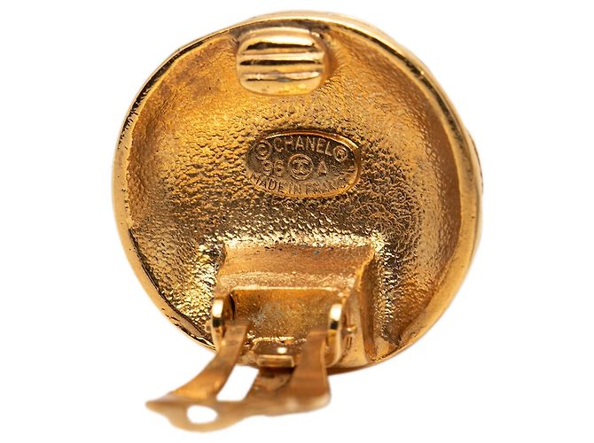 Orecchini a clip rotondi trapuntati Chanel CC placcati oro D'oro - vista 3