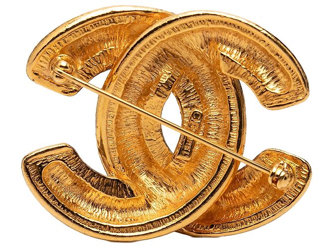 Spilla Chanel CC trapuntata placcata oro D'oro - vista 2