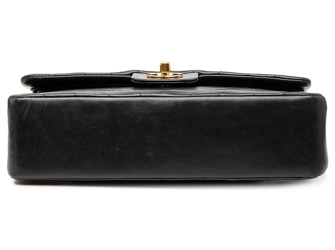 Borsa a tracolla Chanel Medium Classic Chevron in agnello nero con doppia patta - vista 3