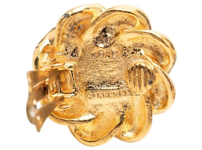 Chanel Clip-Ohrringe in Gold mit Kunstperlenblume Golden - Ansicht 3