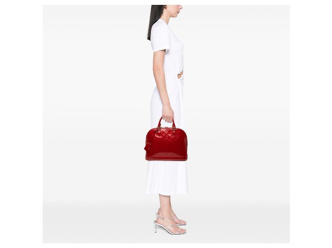 Borsa Louis Vuitton Monogram Vernis Alma PM rossa Rosso - vista 7