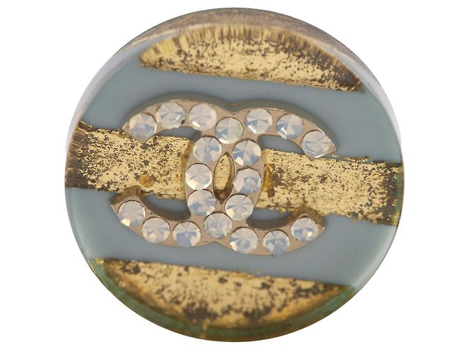 Orecchini a lobo a righe in resina e strass placcati oro Gold Chanel CC D'oro - vista 3