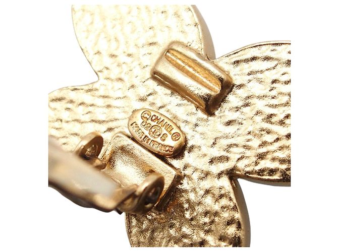 Orecchini a clip Chanel CC placcati oro con fiori smaltati D'oro - vista 5