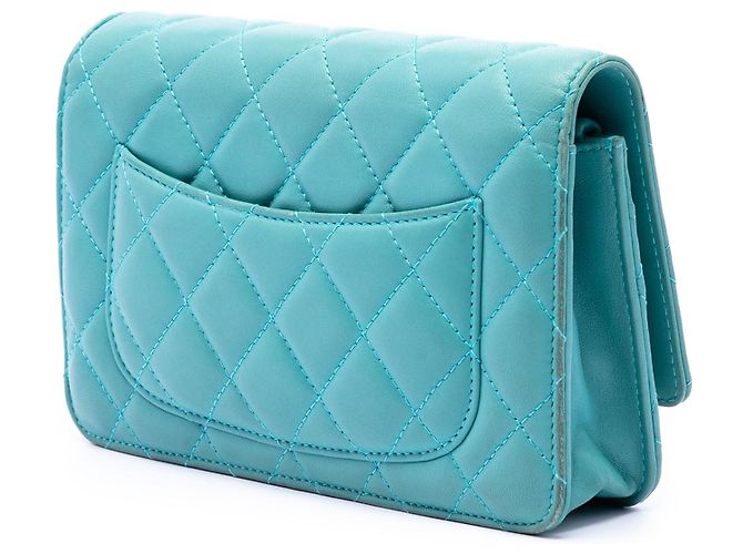 Bolso bandolera Chanel CC acolchado de piel de cordero azul Wallet On Chain - vista 2