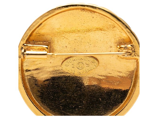 Spilla rotonda trapuntata Chanel CC placcata oro D'oro - vista 3