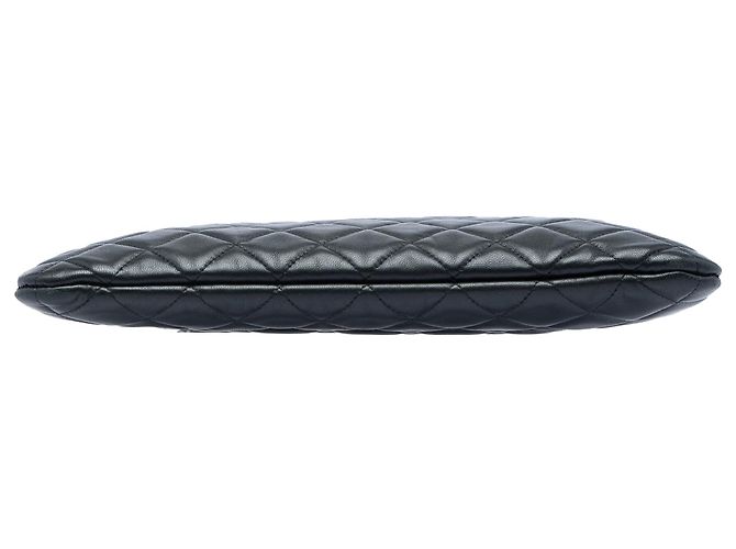 Clutch Chanel Medium Quilted Lambskin O Case Nera Nero - vista 3