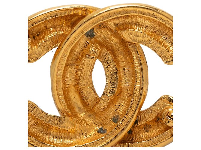 Spilla matelassé Chanel CC placcata oro D'oro - vista 3