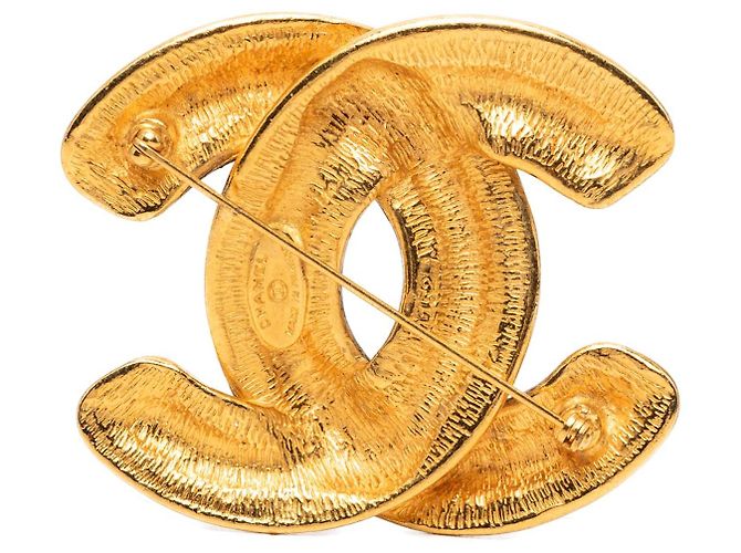 Spilla matelassé Chanel CC placcata oro D'oro - vista 2