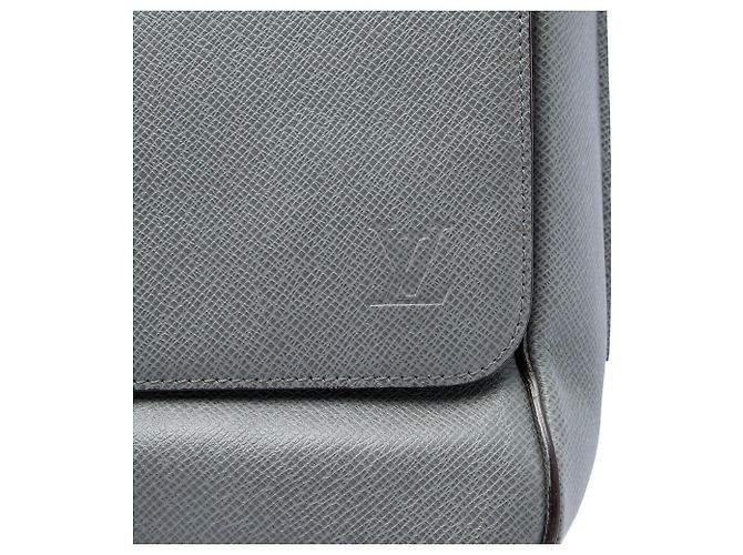 Borsa a tracolla Louis Vuitton Taiga Roman GM Grigio - vista 5