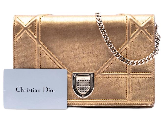 Borsa a tracolla Diorama con catena in vitello metallizzato oro Dior D'oro - vista 7