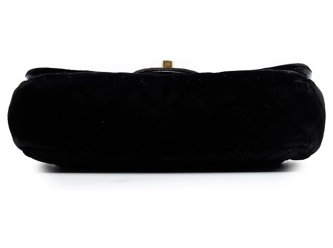 Borsa a tracolla Chanel Small Quilted Velvet CC Eyelet Flap Nera Nero - vista 3