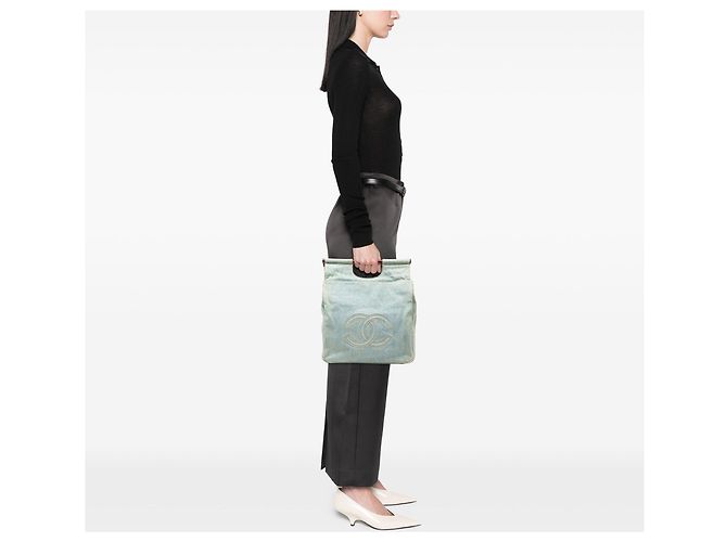 Blauer Chanel CC Denim Tote mit Schildpatt-Griff - Ansicht 7