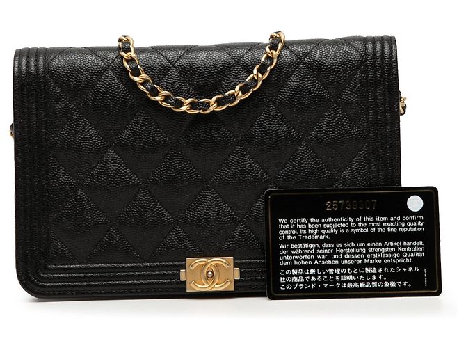 Borsa a tracolla Chanel Boy Wallet on Chain in pelle caviar matelassé nera Nero - vista 8
