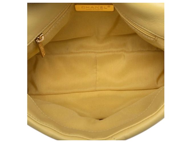 Borsa Chanel 19 Flap Satchel Medium in pelle di agnello gialla Giallo - vista 4