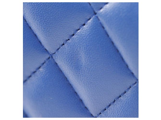 Borsa a tracolla Chanel Mini Square Classic in pelle di agnello blu con patta singola - vista 7