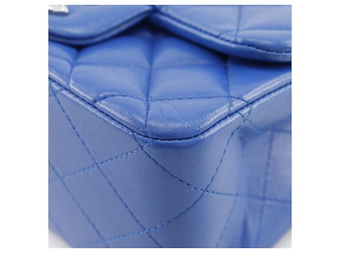 Borsa a tracolla Chanel Mini Square Classic in pelle di agnello blu con patta singola - vista 9