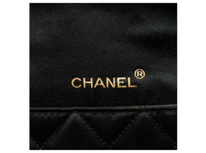 Sac Crossbody Chanel CC en satin matelassé noir avec chaîne Bijoux et rabat unique - vue 5