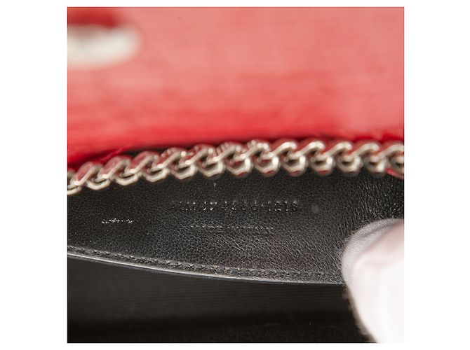 Bolsa Tiracolo Saint Laurent Kate Small em couro com relevo de crocodilo vermelha com monograma e tassel Vermelho - vista 6