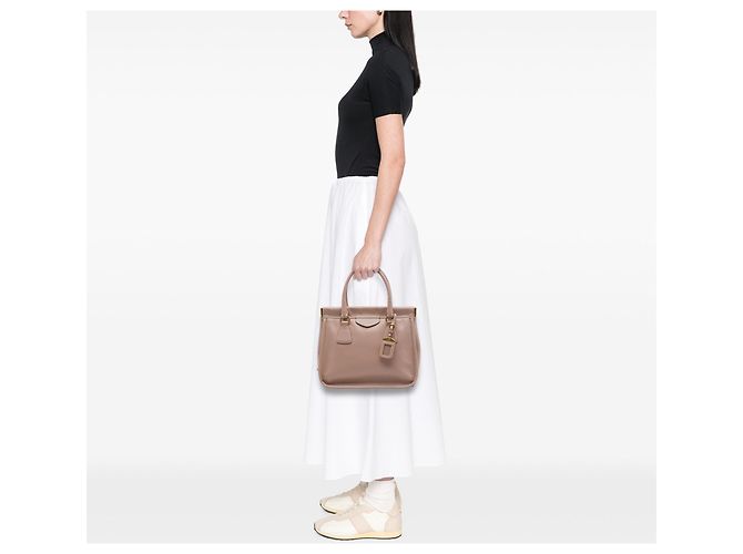 Prada Saffiano Lucido Top Handle Frame Tote Braun - Ansicht 6