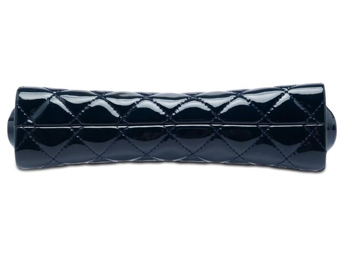 Clutch Timeless in vernice matelassé blu Chanel CC - vista 3