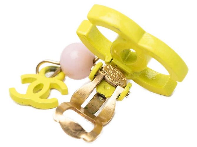 Orecchini a clip Chanel CC in perle di resina rosa - vista 3