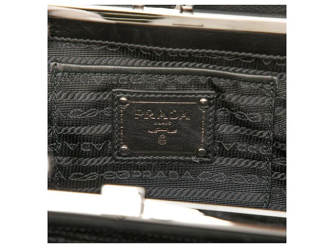 Prada Clutch aus Leder mit Nieten in Schwarz mit Verschluss - Ansicht 5