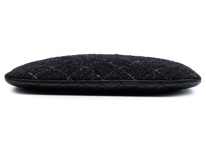 Clutch Chanel Large Quilted Tweed and Lambskin Camellia O Case Nera Nero - vista 3