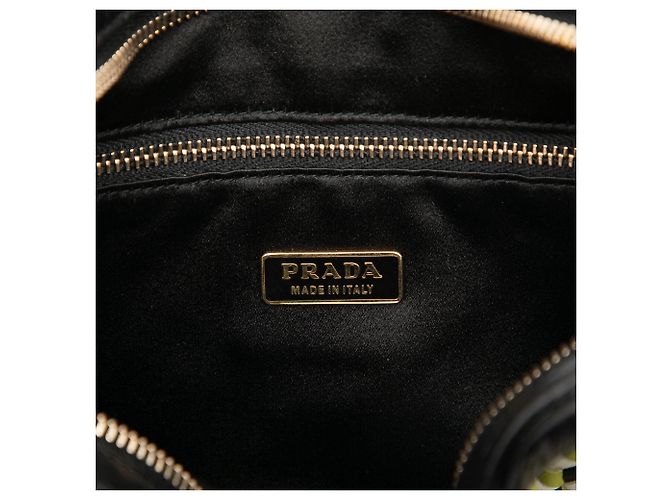 Prada Perspective Cubes Schultertasche aus Leder in Schwarz - Ansicht 5