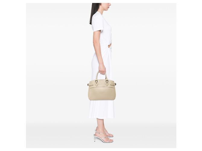 Borsa Louis Vuitton Epi Passy PM Bianca Bianco - vista 7