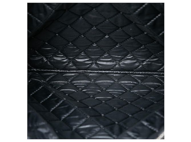 Clutch Chanel Large Quilted Patent O Case Nera Nero - vista 4