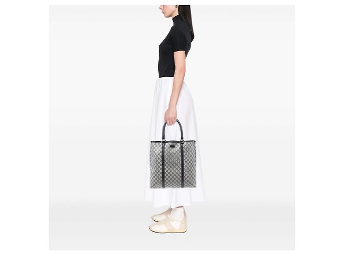 Tote Vertical Gucci GG Supreme Joy cinza - vista 7