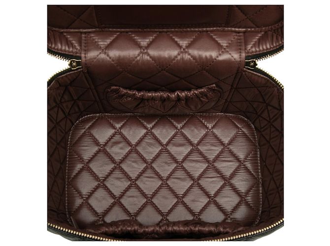 Vanity Beauty Case Chanel Medium CC Quilted Caviar Nero - vista 4