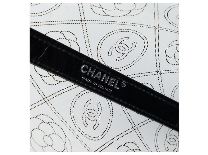 Borsa a secchiello Chanel Coco Camellia Medium in PVC nero e vitello stropicciato - vista 5