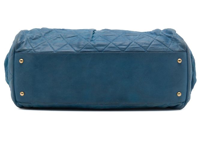 Borsa Bowling Chic Quilt in vitello iridescente matelassé blu Chanel - vista 3
