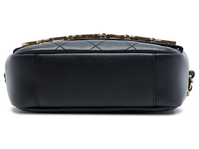 Borsa Camera Chanel in vitello matelassé nera con logo e catena Nero - vista 3