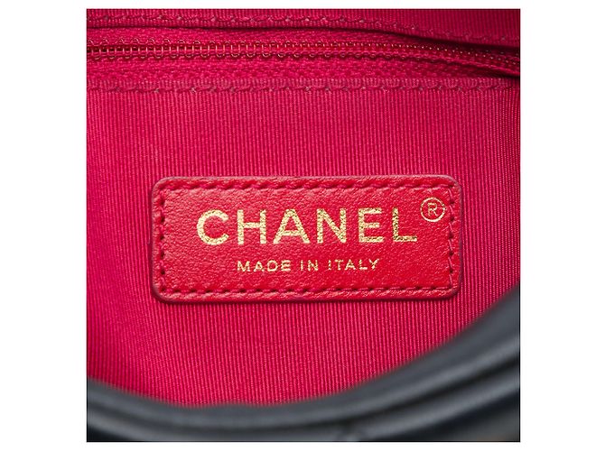 Borsa Camera Chanel in vitello matelassé nera con logo e catena Nero - vista 5