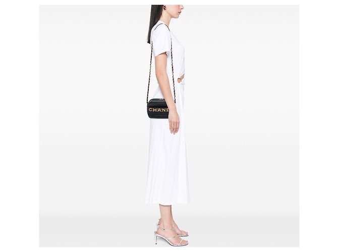 Borsa Camera Chanel in vitello matelassé nera con logo e catena Nero - vista 6