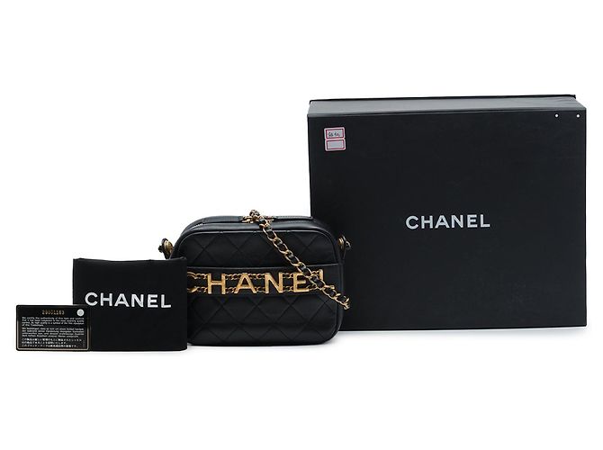 Borsa Camera Chanel in vitello matelassé nera con logo e catena Nero - vista 7