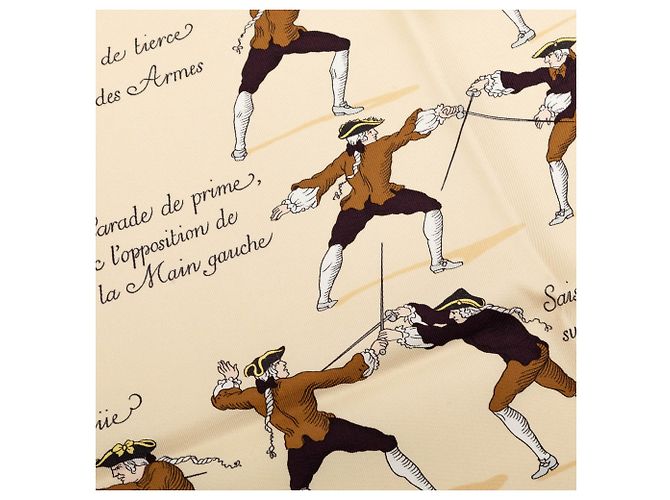Pañuelo de seda Hermès Traite Des Armes Beige 90 - vista 7