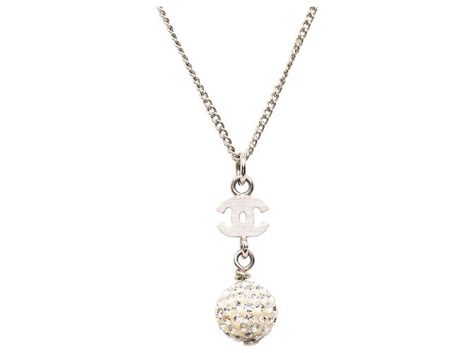 Collana con pendente Chanel CC in ottone argentato e sfere di strass Argento - vista 3