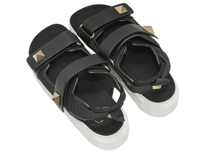 Valentino Garavani Sandali Valentino Rockstud con velcro Bianco e Nero Taglia 37.5 - vista 3