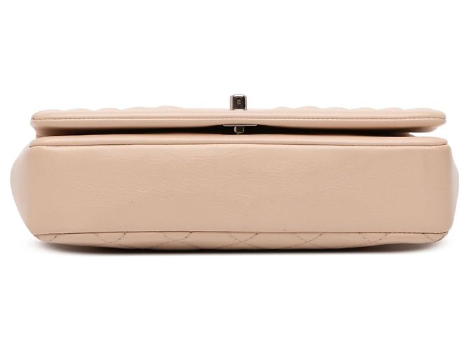 Borsa a tracolla Chanel in vitello matelassé Tan con patta e catena goffrata Cammello - vista 3