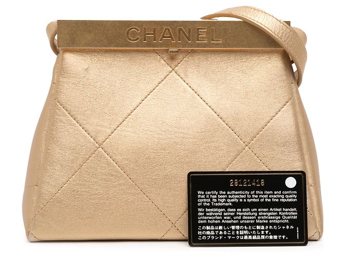 Borsa Chanel Small Calfskin Kiss Lock Frame Bag Oro D'oro - vista 11
