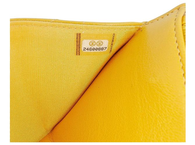 Borsa a tracolla Chanel Small Reversed Chevron in pelle d'agnello gialla Giallo - vista 6
